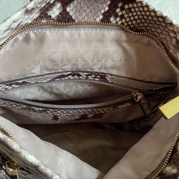 ๐ Michael Kors Snakeskin Leather Convertable Clutch Shoulder Bag NWOT - Picture 12 of 16